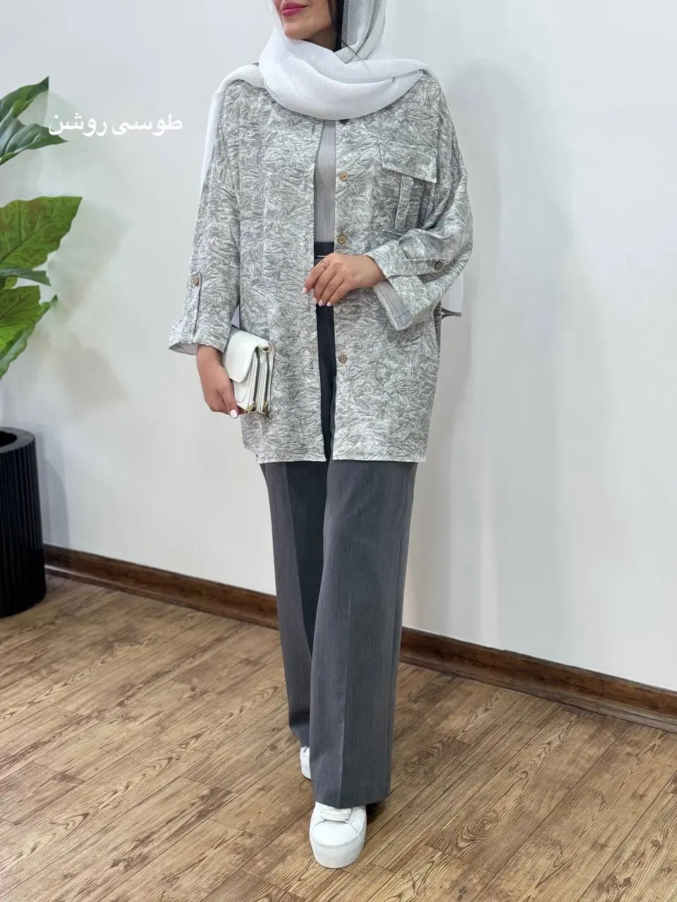 مانتو جلو دکمه مهشید